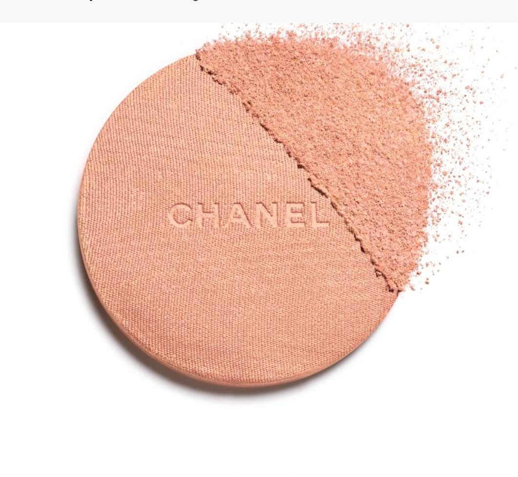 Chanel POUDRE LUMIÈRE
HIGHLIGHTER PUDER 30 Rosy Gold 8.5 gramm