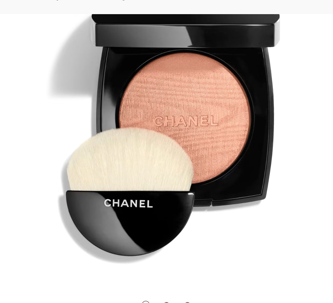 Chanel POUDRE LUMIÈRE
HIGHLIGHTER PUDER 30 Rosy Gold 8.5 gramm